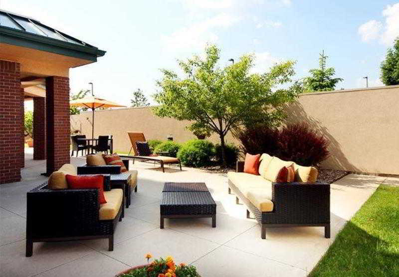 Courtyard Chicago Bloomingdale Hotel Exterior photo